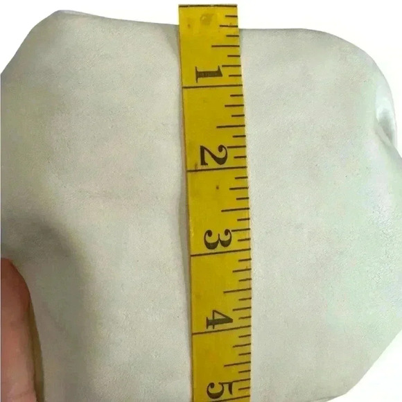 Bottega Benetta Double Knot Leather Handbag . - Picture 13 of 15